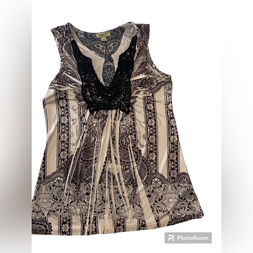 Oneworld ladies too in size M. Black and white.